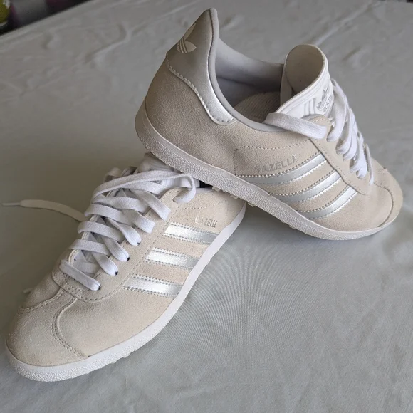 Adidas Gazelle Women's Spikeless Golf Shoes - Picture 6 of 16